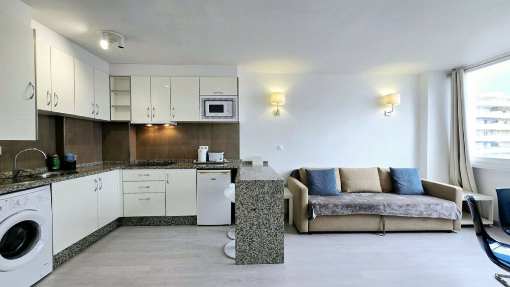 Middle Floor Apartment Puerto Banús Málaga - image 5