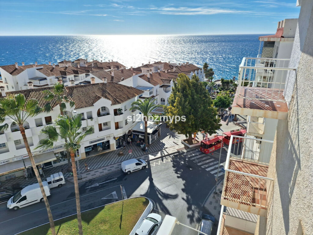 Top Floor Apartment Nerja Málaga - image 3