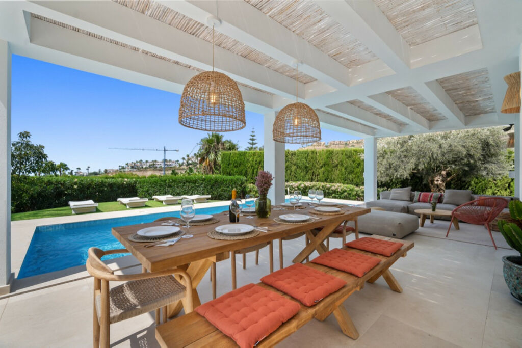 Detached Villa El Paraiso Málaga - image 3