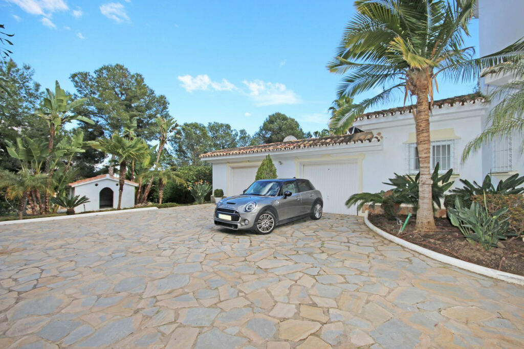 Detached Villa Benahavís Málaga - image 15