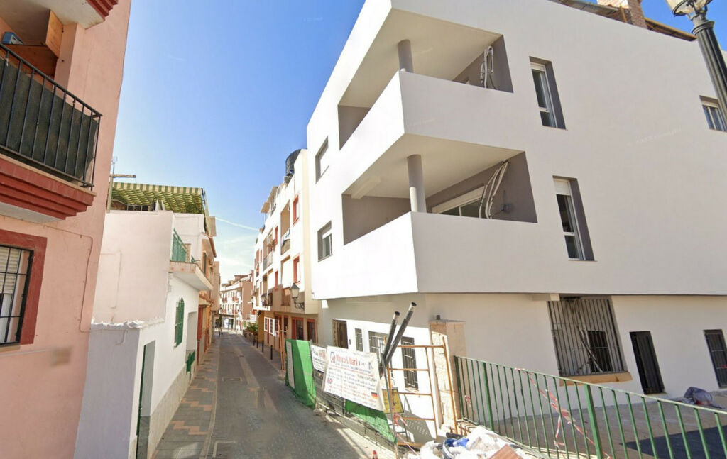 Ground Floor Apartment Las Lagunas Málaga - image 3