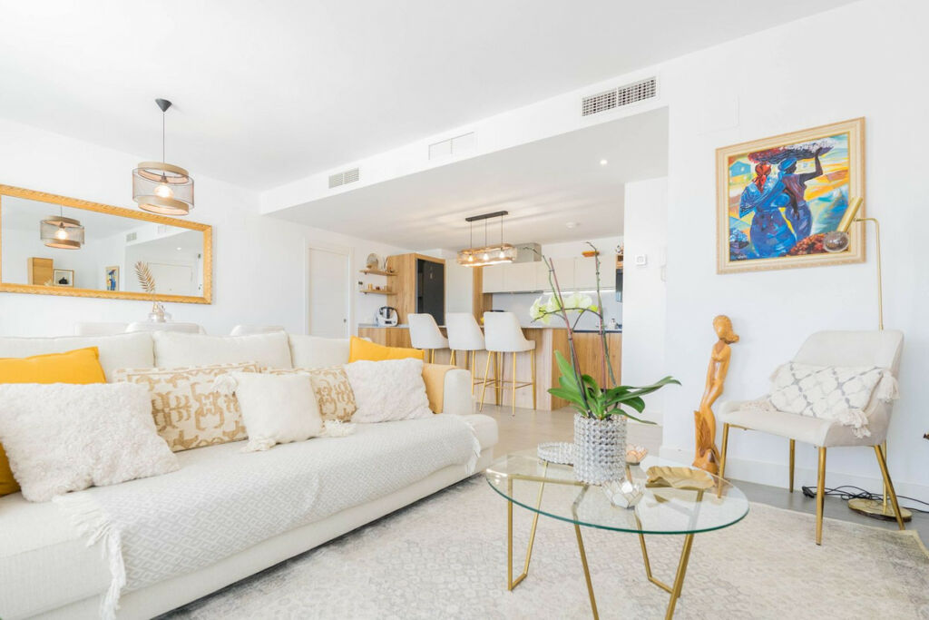 Middle Floor Apartment Fuengirola Málaga - image 3