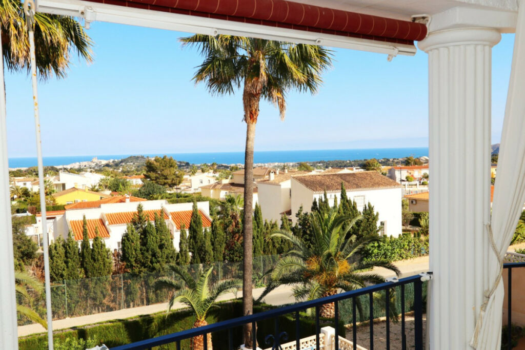 Detached Villa La Nucia Alicante - image 3