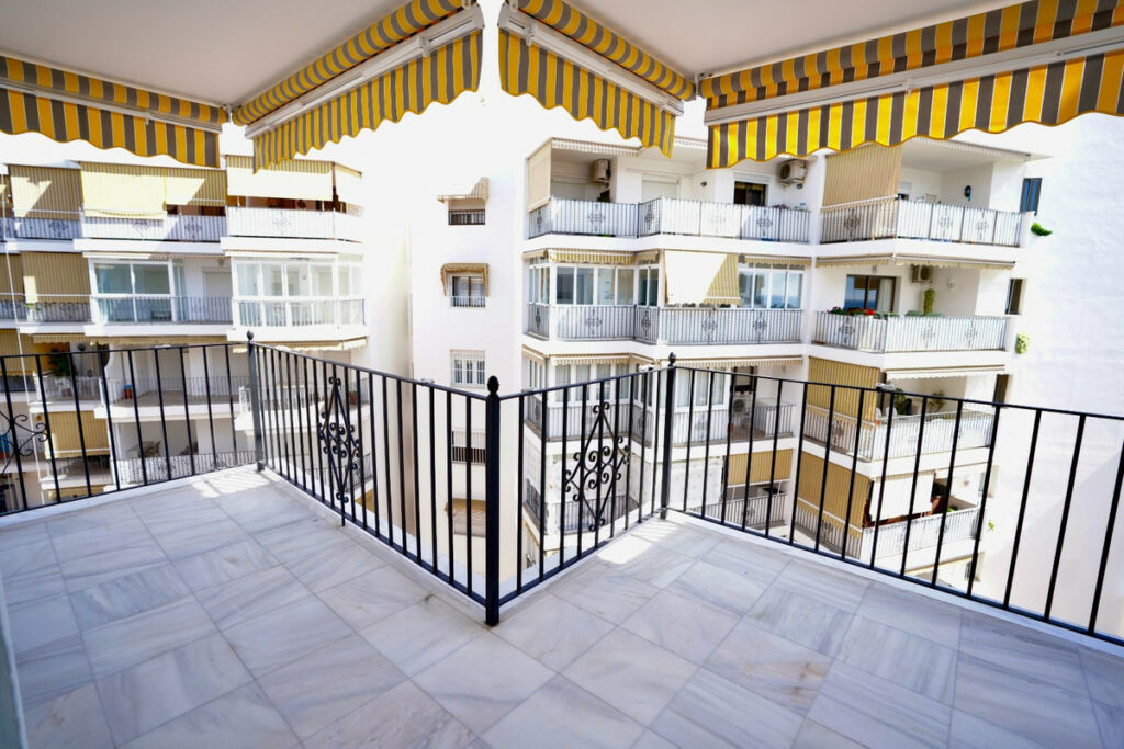 Middle Floor Apartment Marbella Málaga - image 3