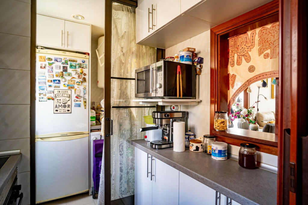 Middle Floor Apartment Benidorm Alicante - image 4