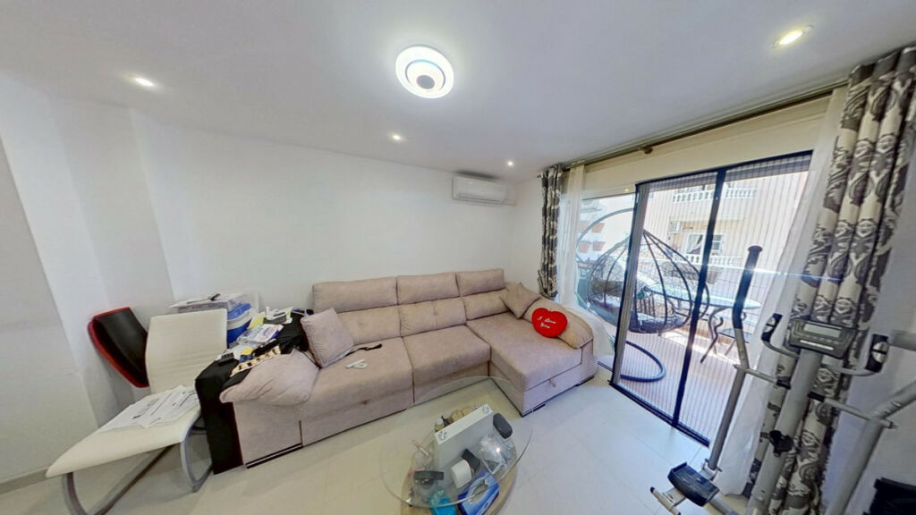 Middle Floor Apartment Torrevieja Alicante - image 3