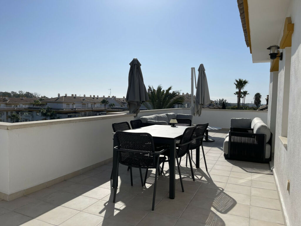 Penthouse Nueva Andalucía Málaga - image 3