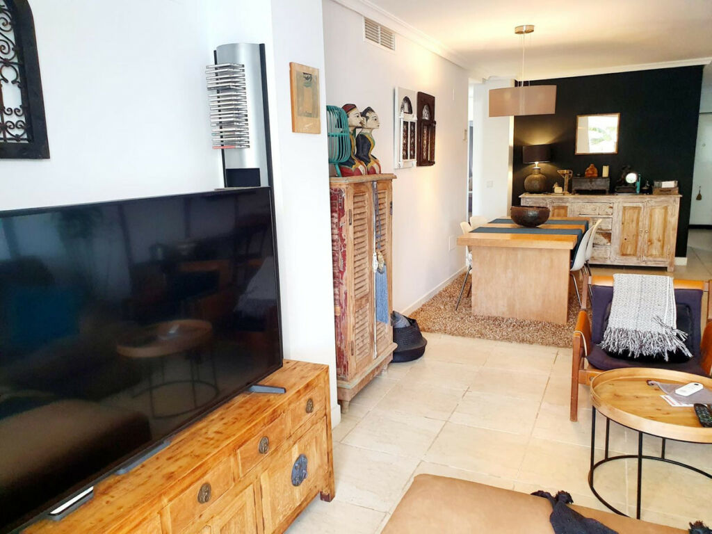 Middle Floor Apartment Estepona Málaga - image 3