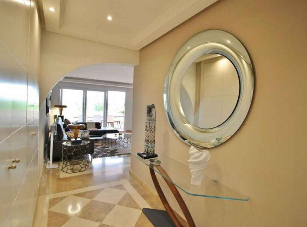 Middle Floor Apartment Nueva Andalucía Málaga - image 3