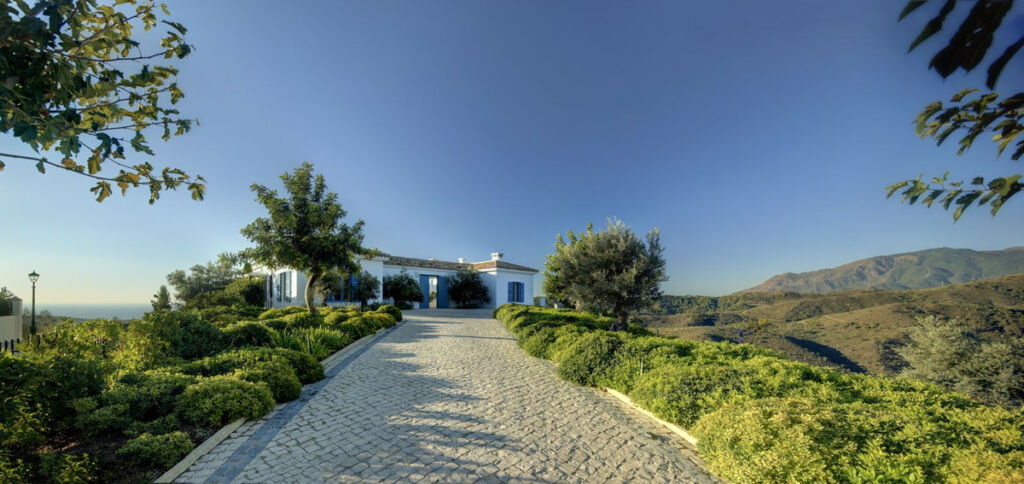 Detached Villa Benahavís Málaga - image 3