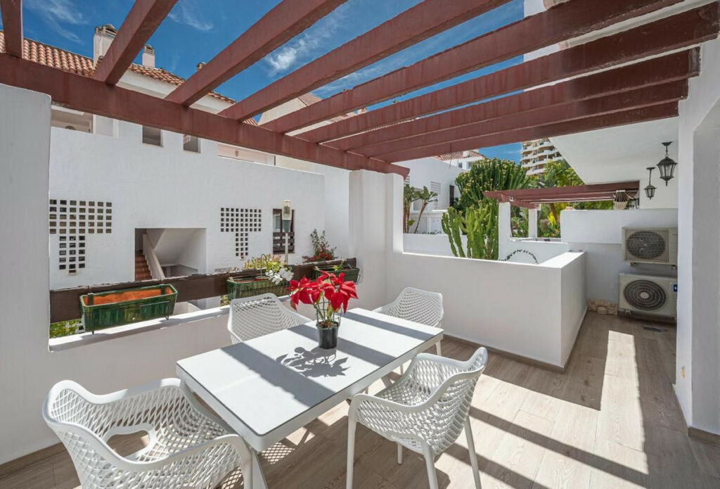 Ground Floor Apartment Nueva Andalucía Málaga - image 2