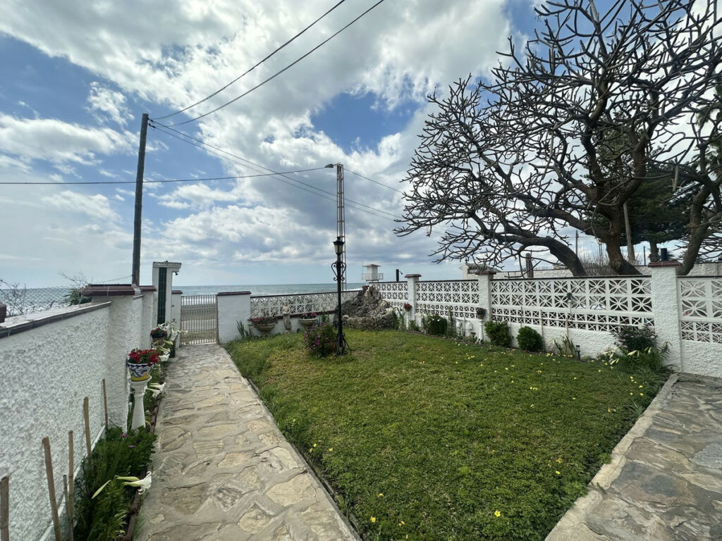 Semi-Detached House Rincón de la Victoria Málaga - image 3
