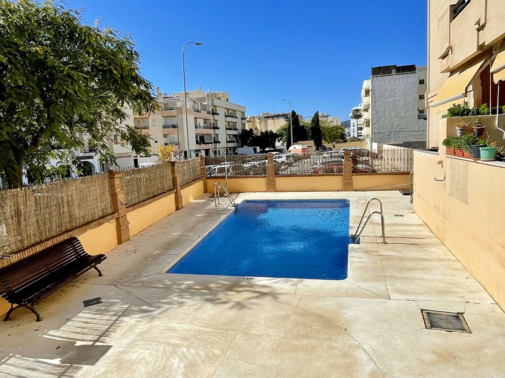 Middle Floor Apartment Nerja Málaga - image 3
