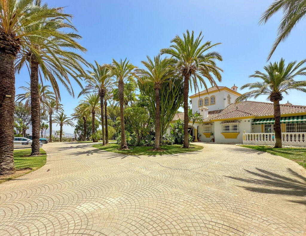 Detached Villa Cerros del Aguila Málaga - image 3