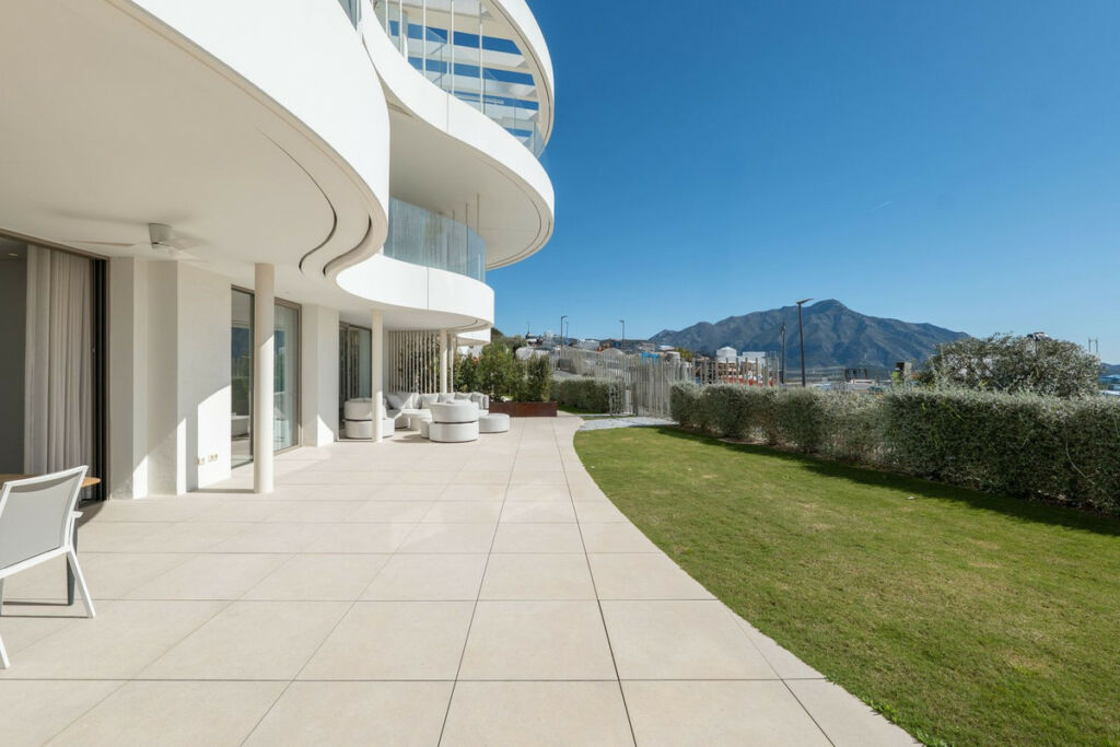 Ground Floor Apartment Benahavís Málaga - image 3