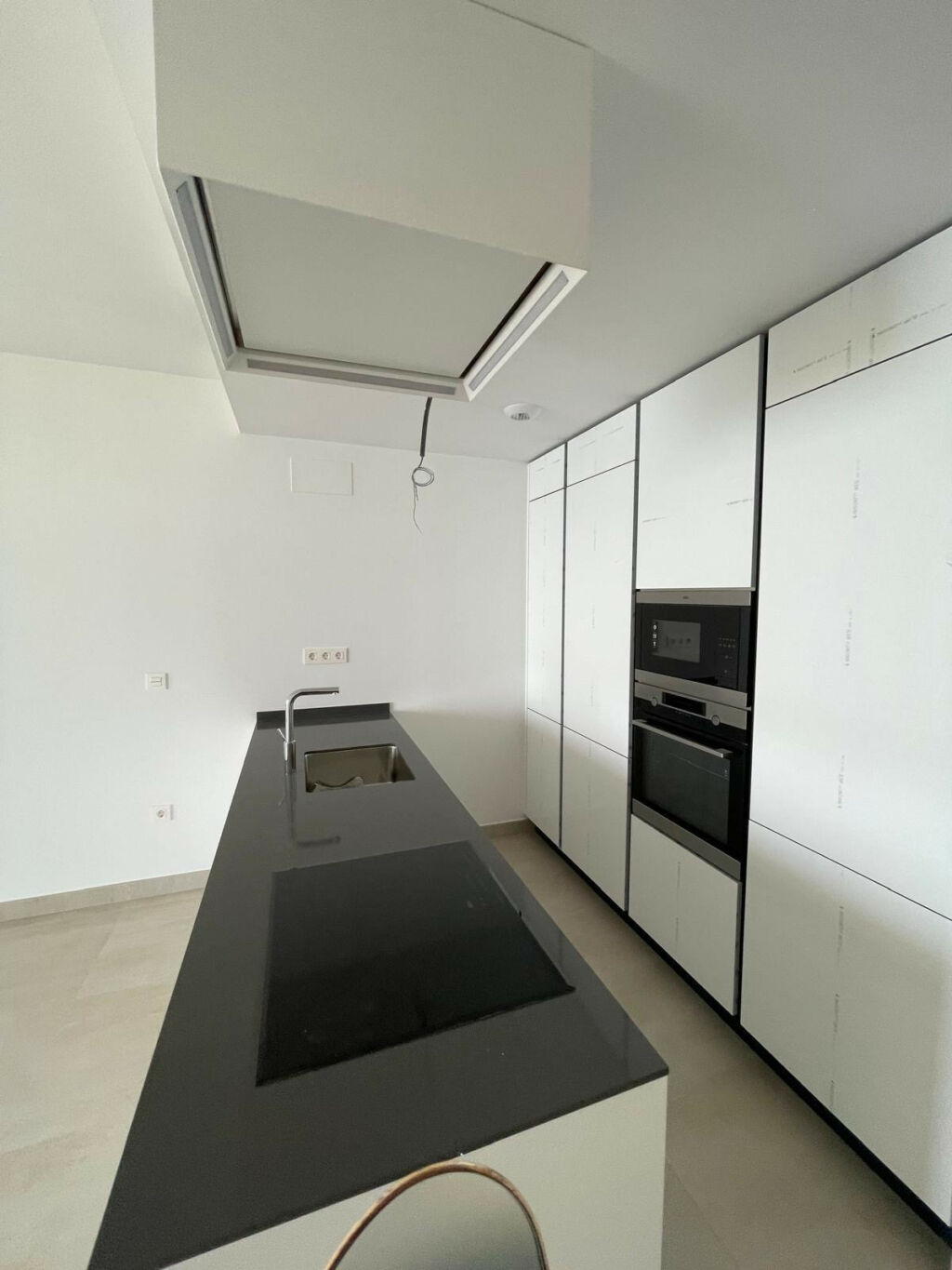Middle Floor Apartment Carvajal Málaga - image 3