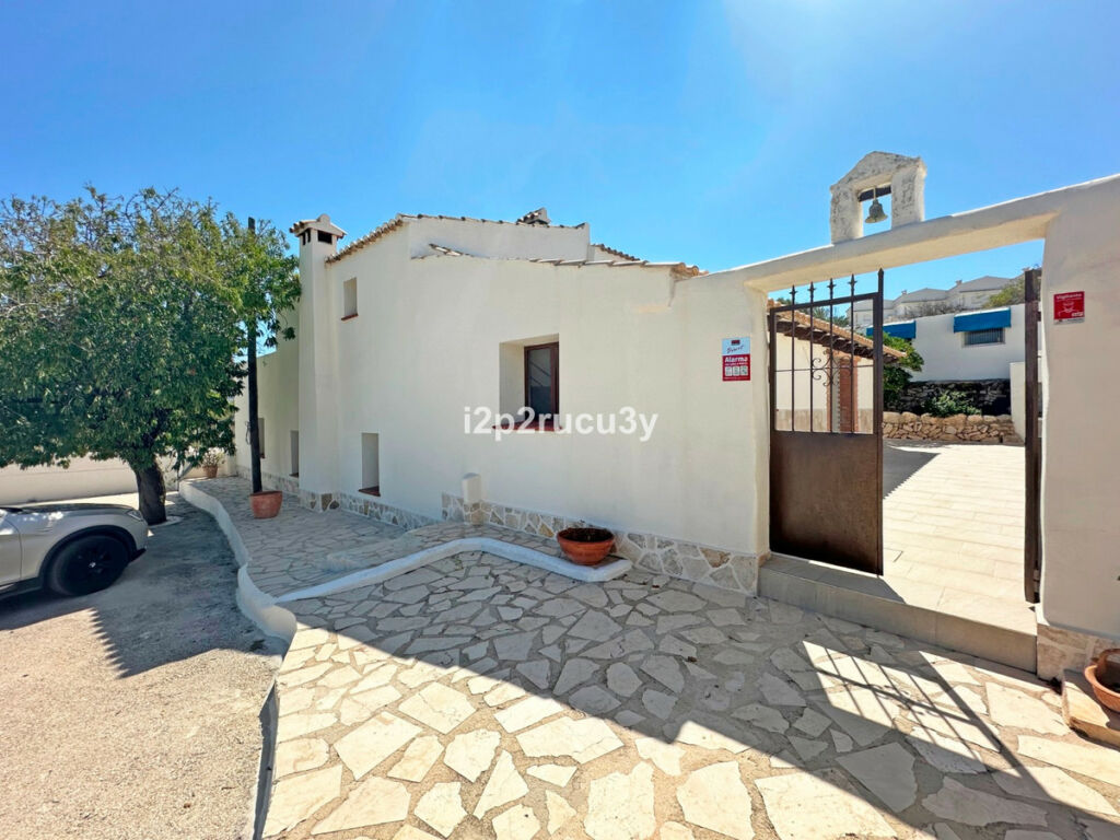 Detached Villa Moraira Alicante - image 3