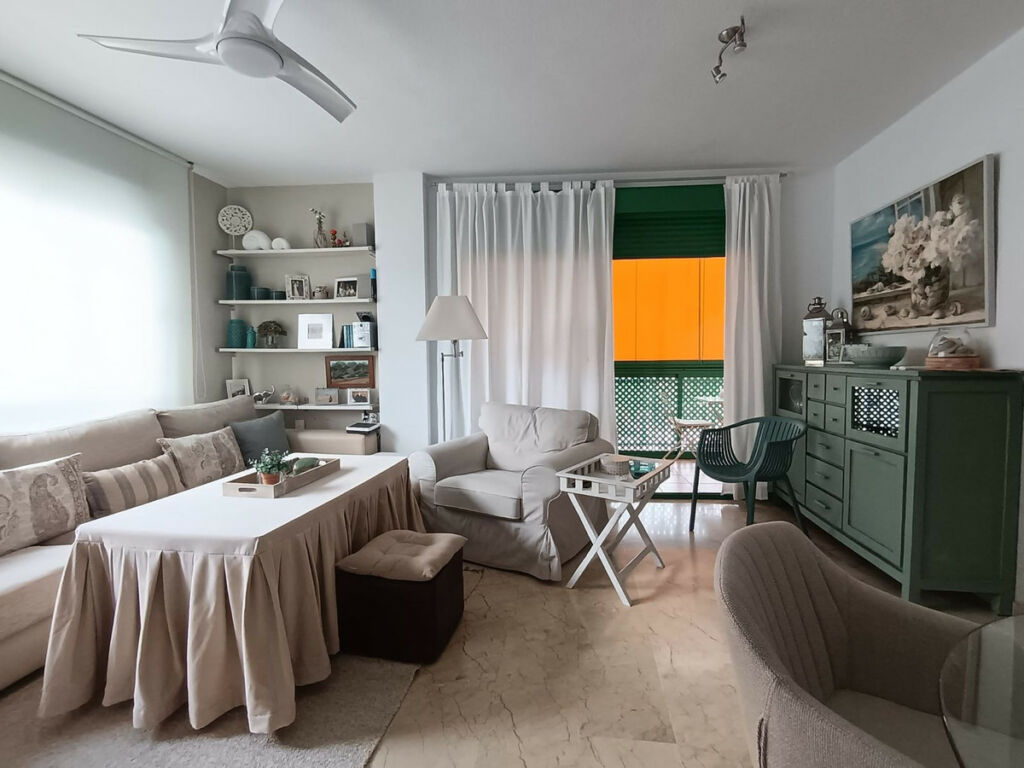 Middle Floor Apartment Estepona Málaga - image 3