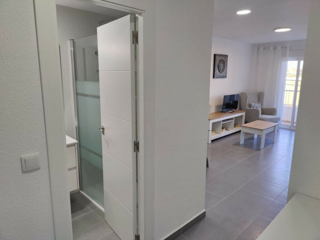 Middle Floor Apartment Torrevieja Alicante - image 3