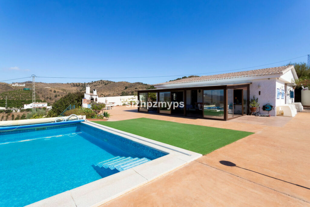 Detached Villa Almayate Málaga - image 3