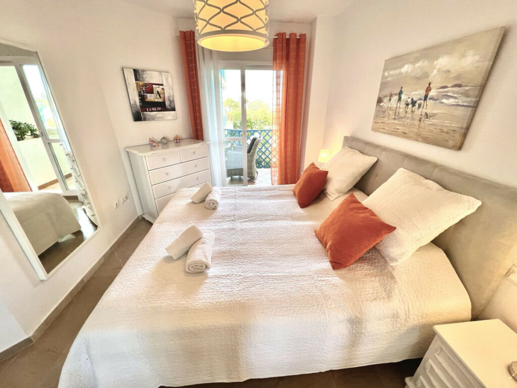 Middle Floor Apartment Estepona Málaga - image 7