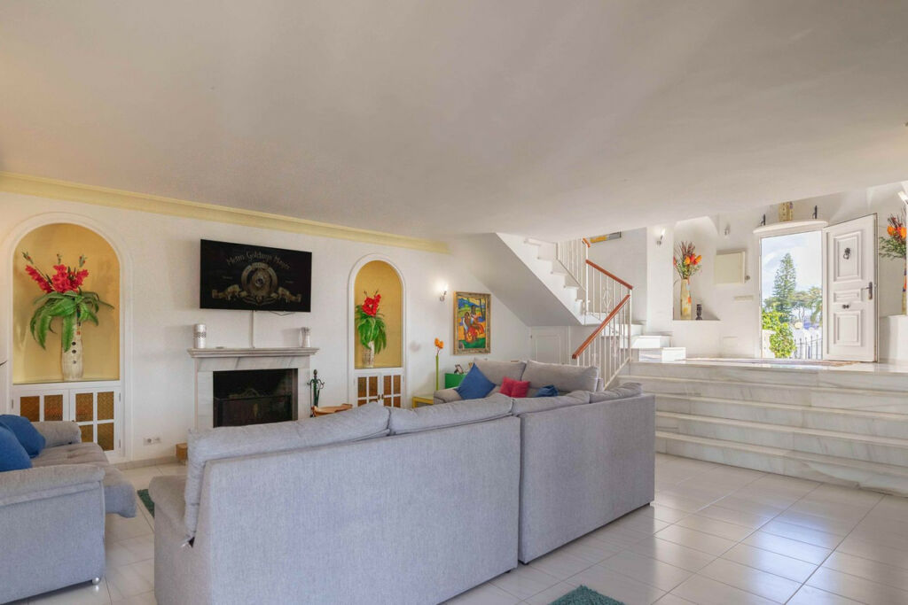Detached Villa Estepona Málaga - image 7