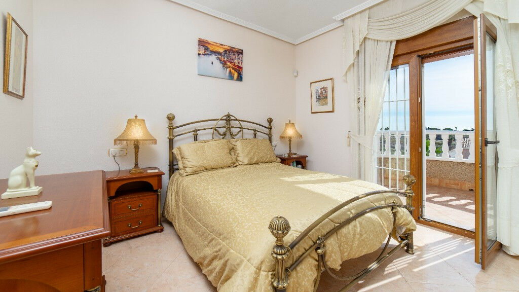Detached Villa Los Altos Alicante - image 3