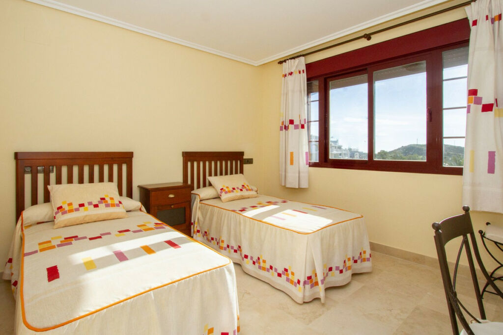 Middle Floor Apartment La Mairena Málaga - image 12