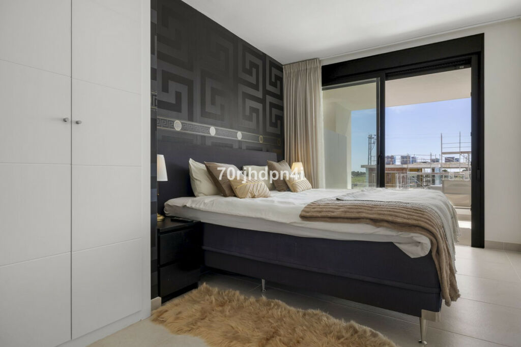 Middle Floor Apartment Estepona Málaga - image 3