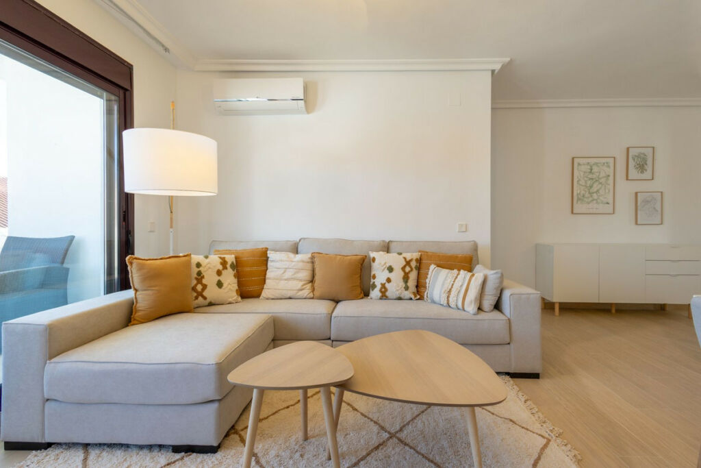 Middle Floor Apartment Nueva Andalucía Málaga - image 3