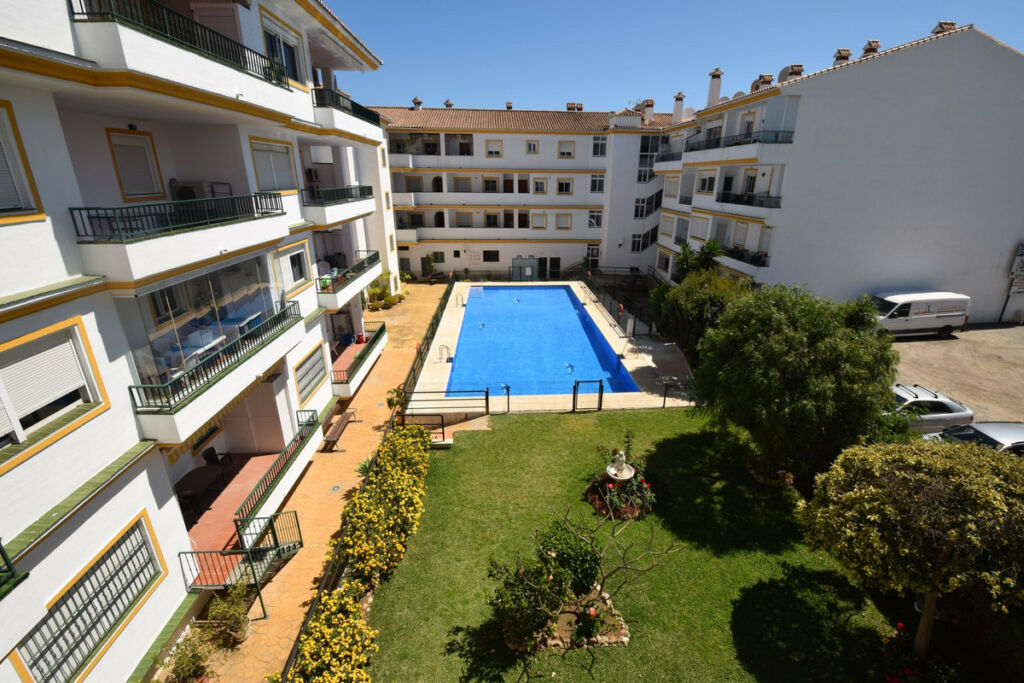 Middle Floor Apartment La Cala de Mijas Málaga - image 3
