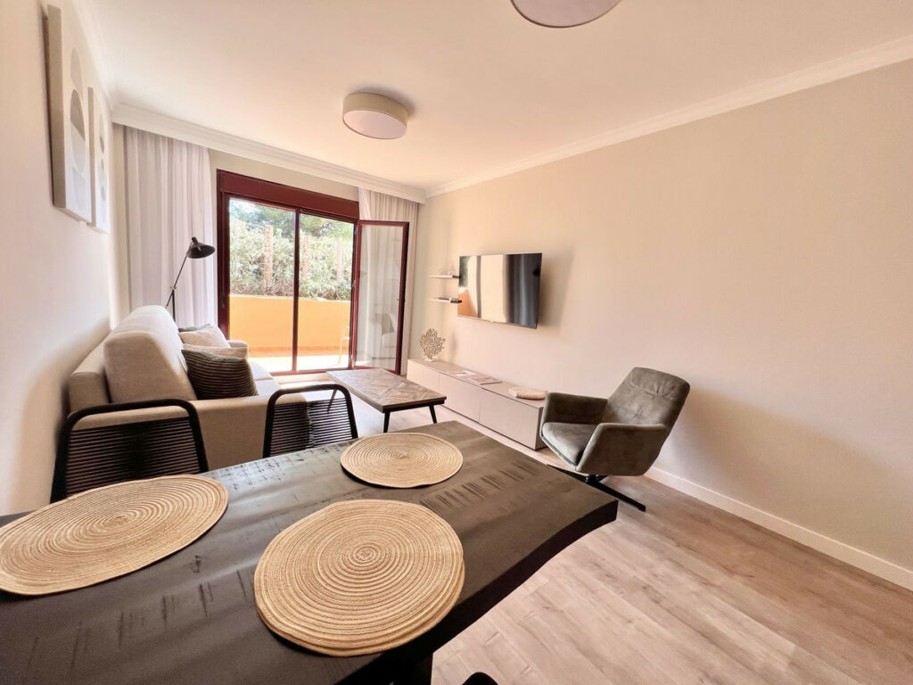 Middle Floor Apartment Benahavís Málaga - image 3