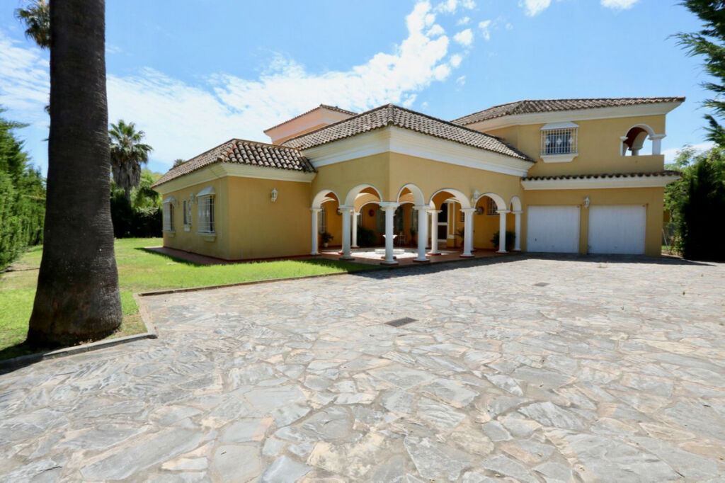 Detached Villa Sotogrande Costa Cádiz - image 3