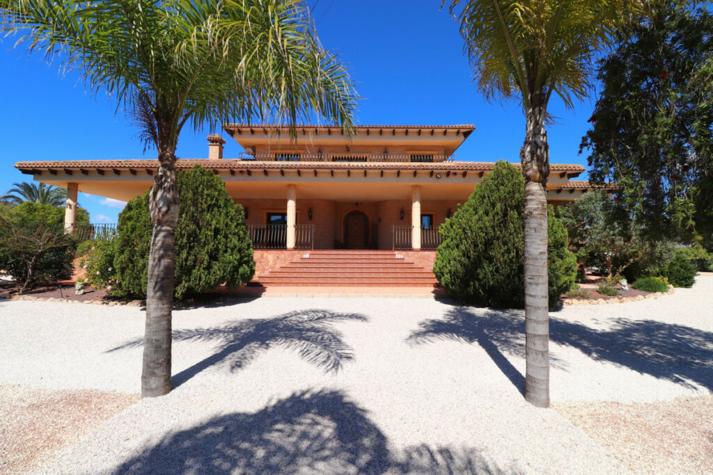 Detached Villa Callosa de Segura Alicante - image 3