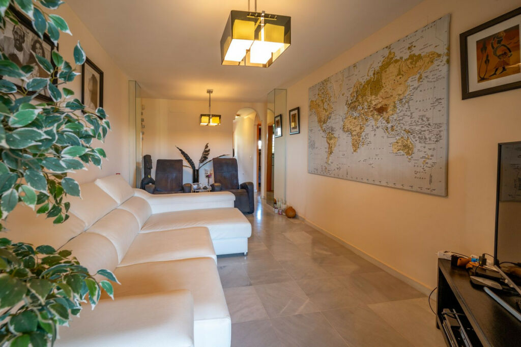 Middle Floor Apartment La Cala de Mijas Málaga - image 3