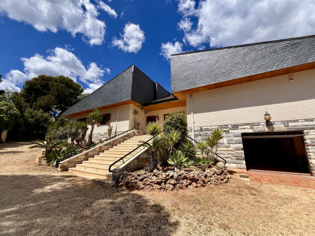Detached Villa La Nucia Alicante - image 3