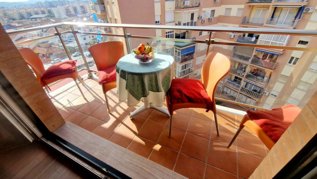 Middle Floor Apartment Fuengirola Málaga - image 3