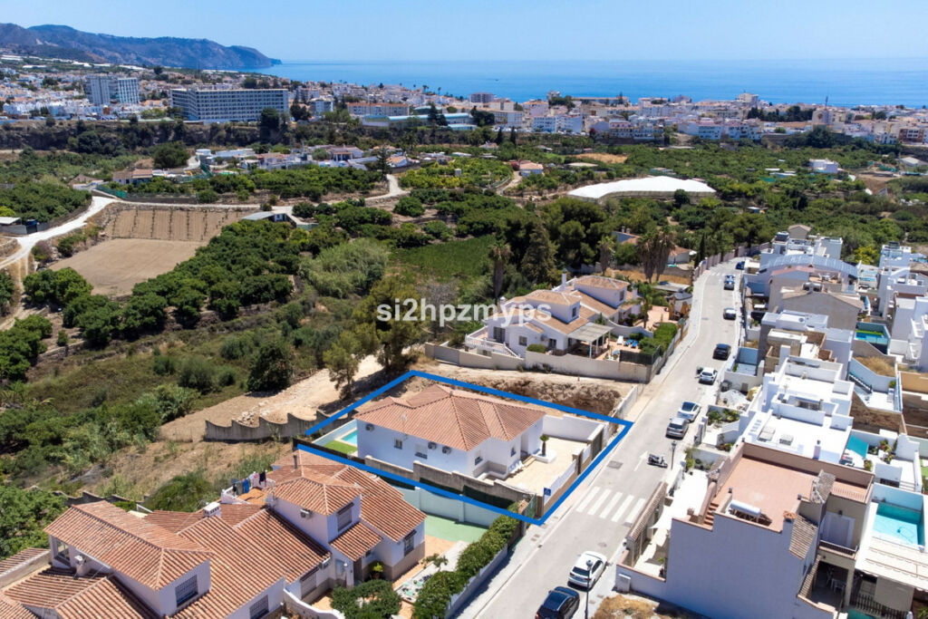 Detached Villa Nerja Málaga - image 3