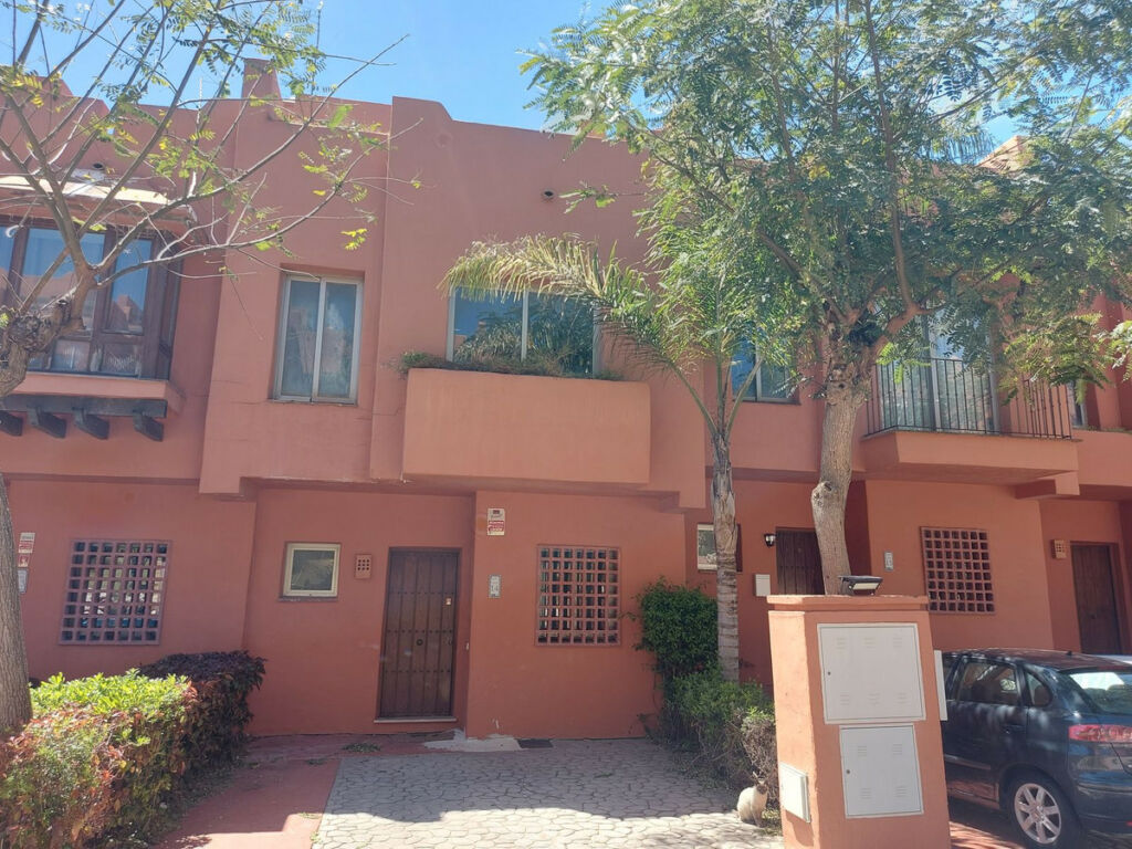 Townhouse Manilva Málaga - image 3