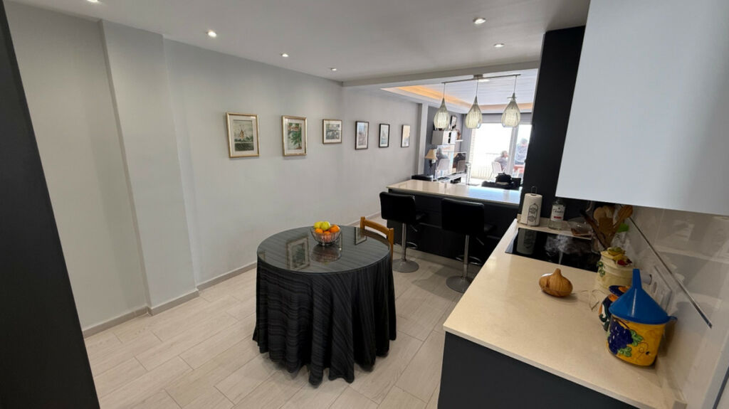 Middle Floor Apartment Torrevieja Alicante - image 3