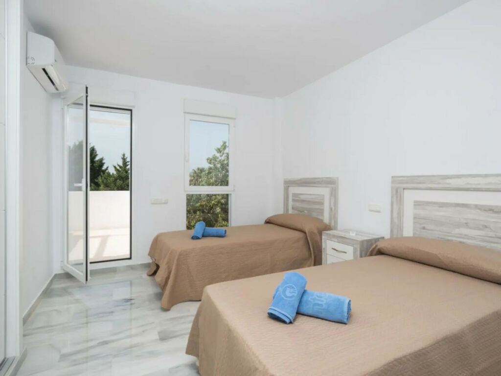 Townhouse Atalaya Málaga - image 3