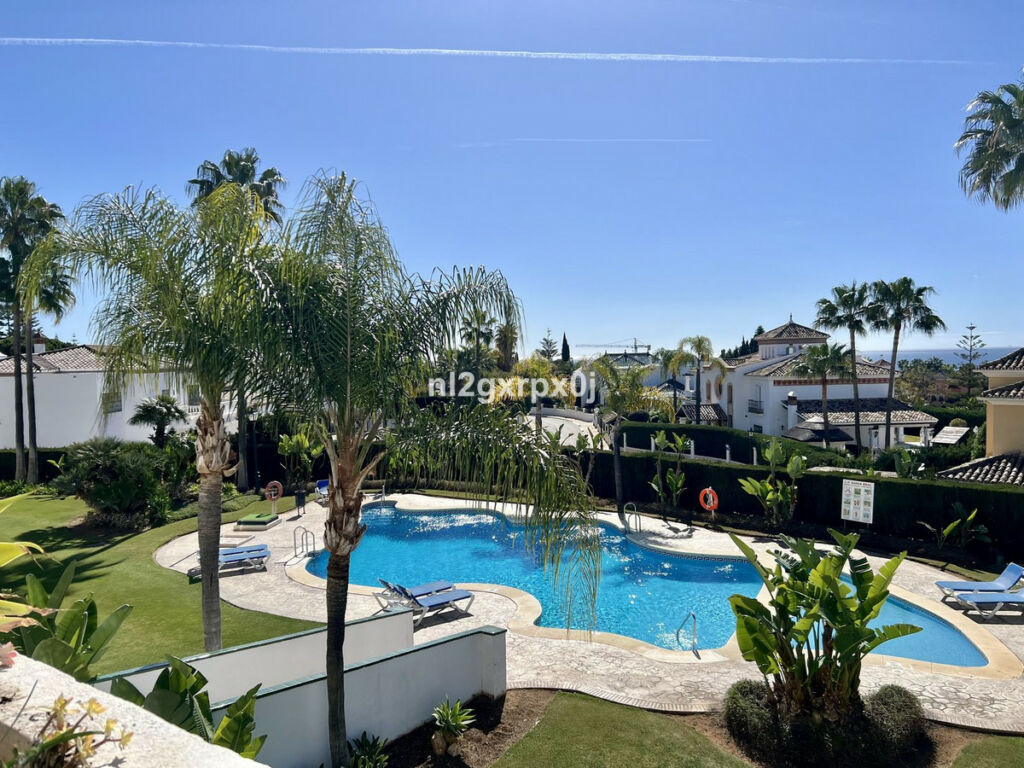 Middle Floor Apartment Bahía de Marbella Málaga - image 3