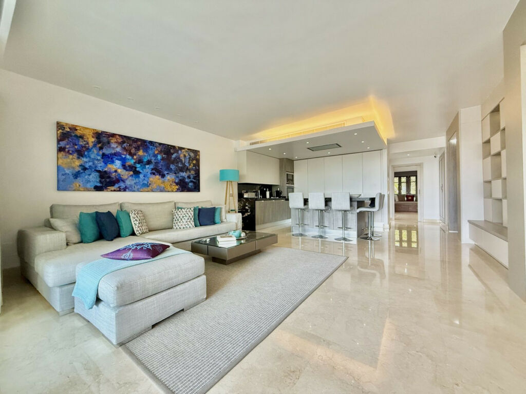 Middle Floor Apartment The Golden Mile Málaga - image 3