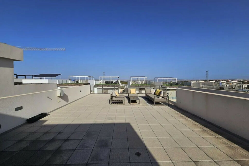 Detached Villa Villamartin Alicante - image 3