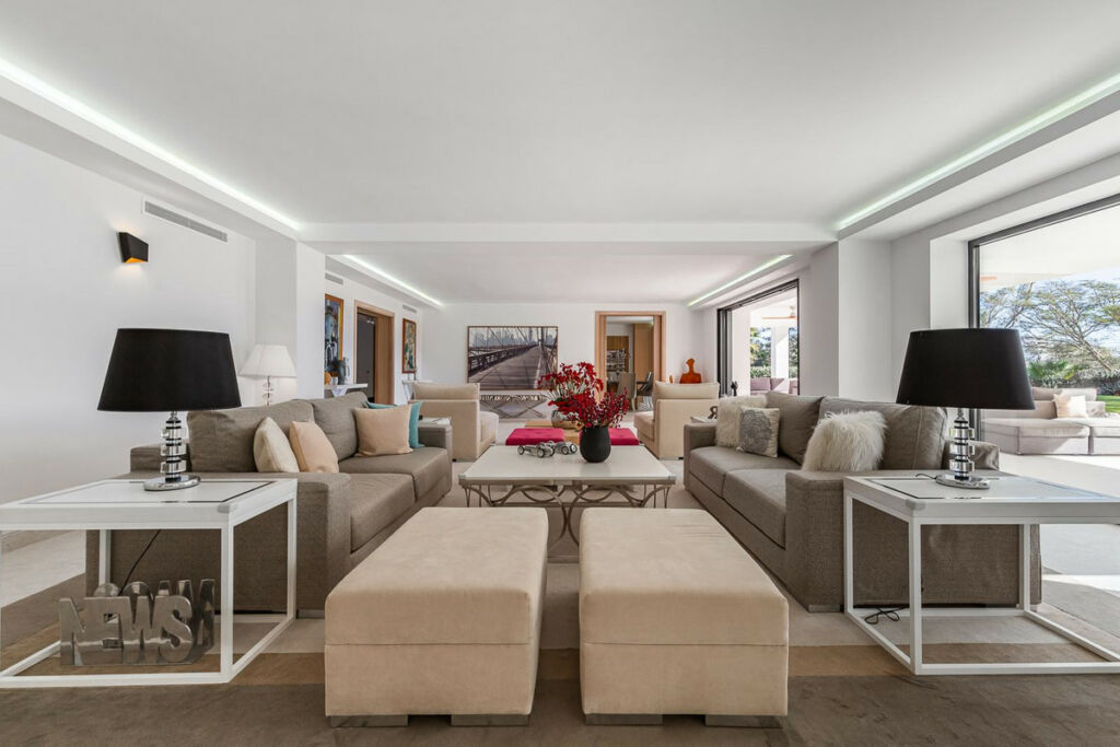 Detached Villa Benahavís Málaga - image 3