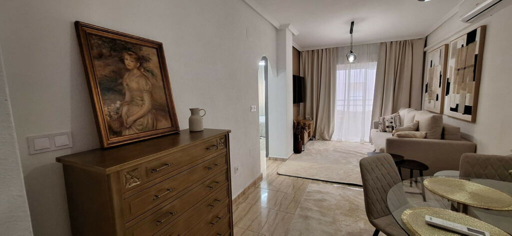 Middle Floor Apartment Torrevieja Alicante - image 3