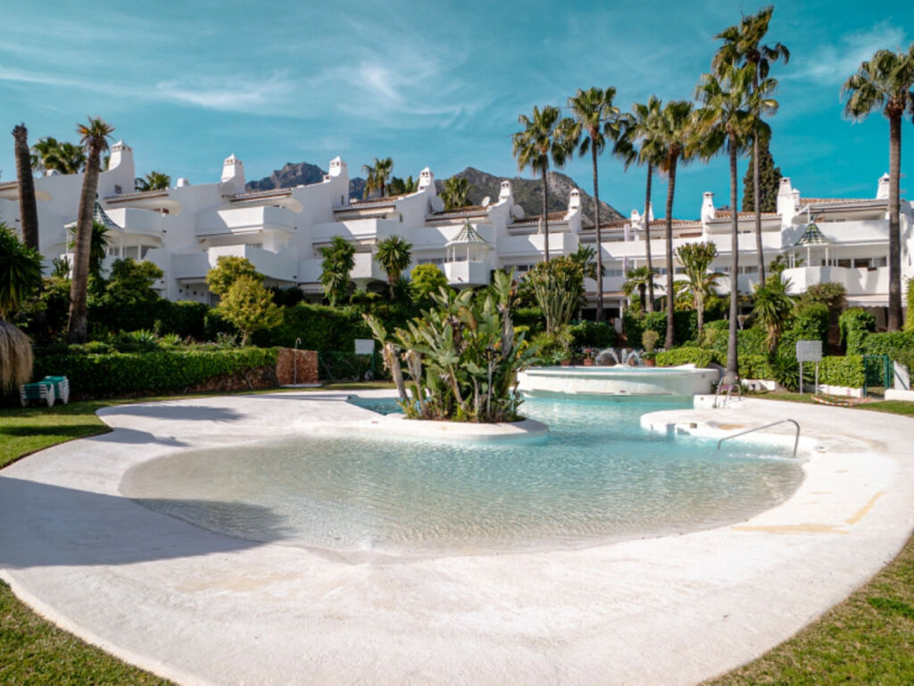 Townhouse Sierra Blanca Málaga - image 3