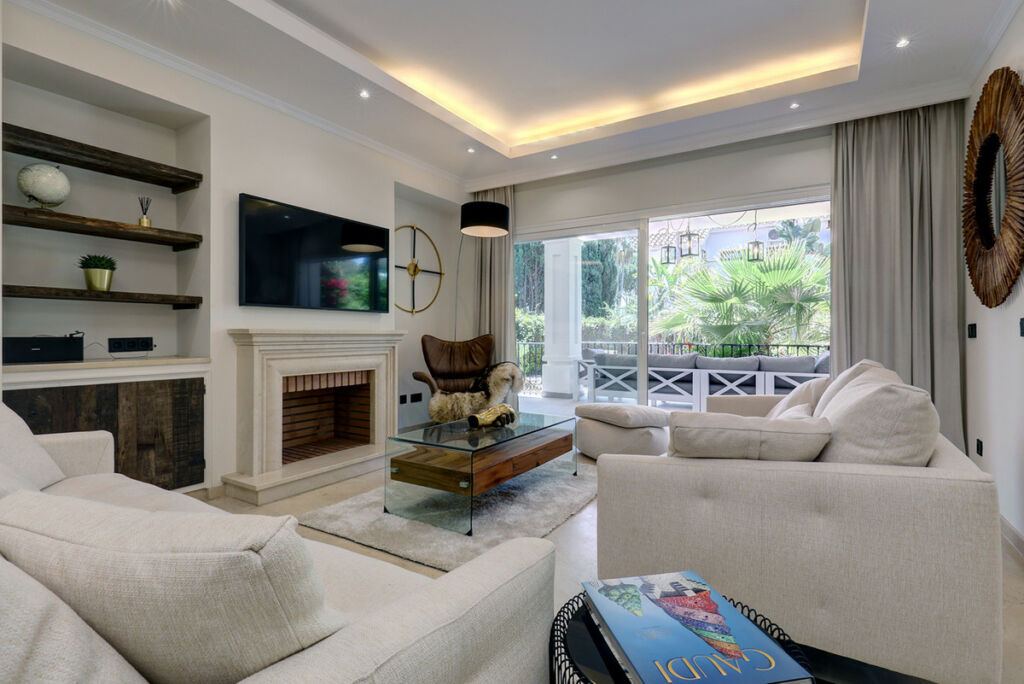 Detached Villa Cabopino Málaga - image 3