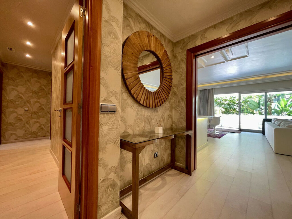 Ground Floor Apartment Puerto Banús Málaga - image 3