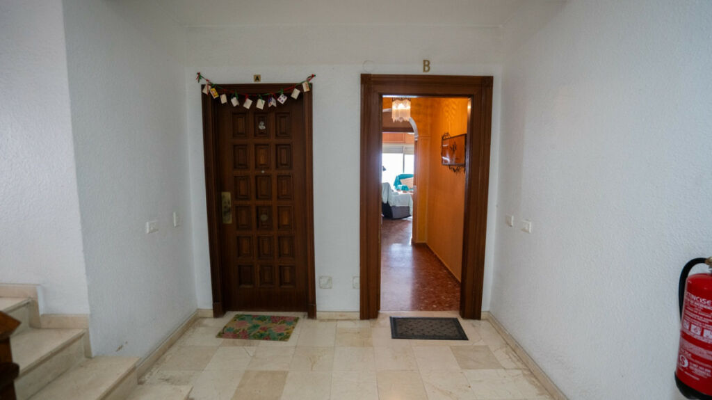 Middle Floor Apartment Torrevieja Alicante - image 3